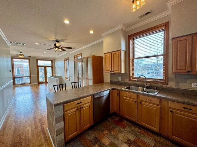 Photo - 1537 N Fairfield Ave Unit 2