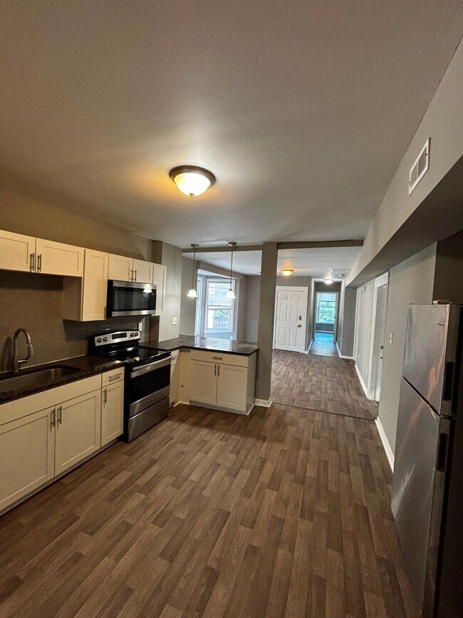 27 N Lake Ave Unit 2