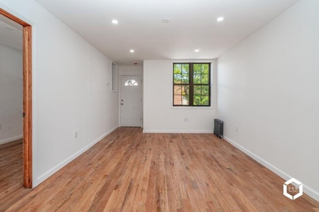 Building Photo - 3 bedroom in JAMAICA NY 11433 Unit 2 Rental