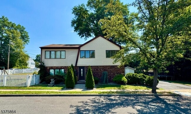 Building Photo - 37 Hazelview Ave Rental