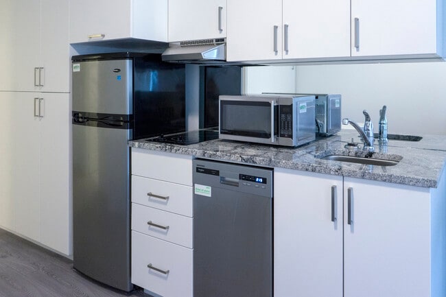 Photo - 1800 Simcoe St N Unit 306