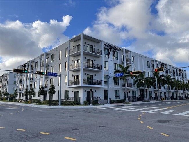 Building Photo - 8201 NW 41st St Unit D-105 Rental
