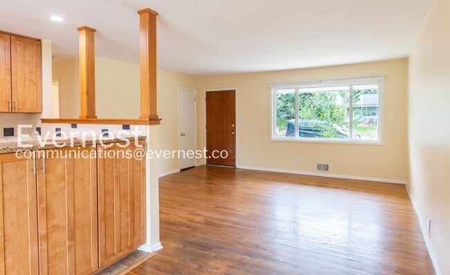 Photo - 380 Martin Dr