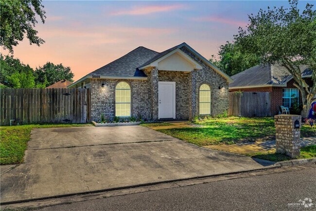 Building Photo - 3808 Toucan Ave Rental