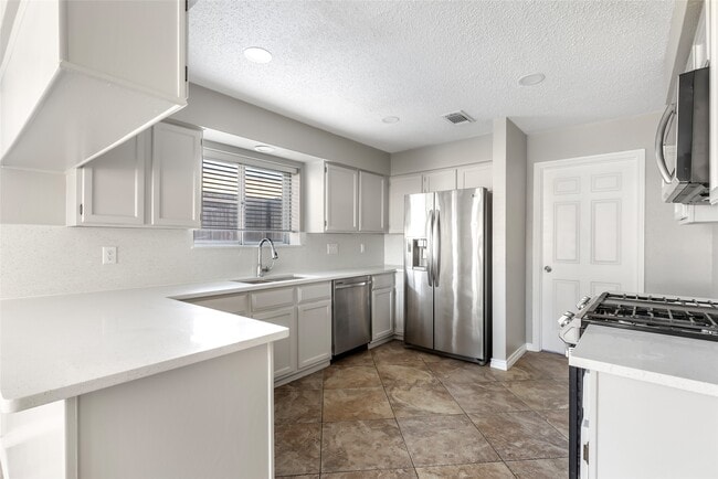 Building Photo - 18910 Yaupon Trail