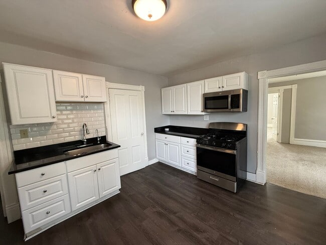 Building Photo - 917 Charles Ave Unit Upper