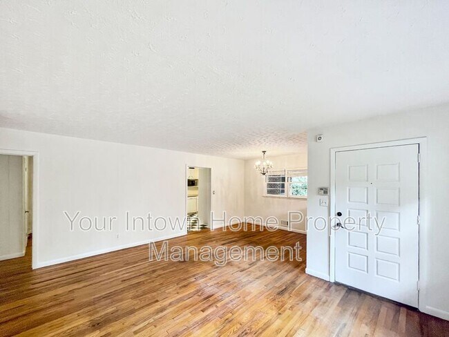 Photo - 1597 Stanford Way