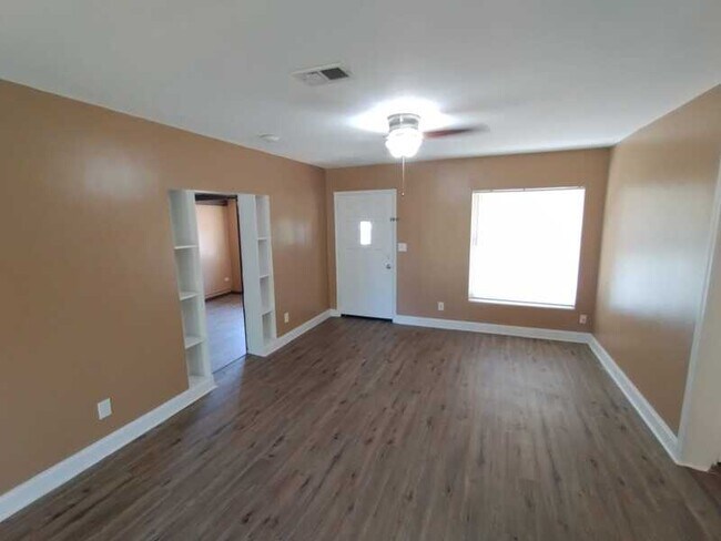 Photo - 5247 Lexington Ave