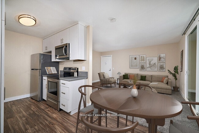 Building Photo - Creekwood Villas