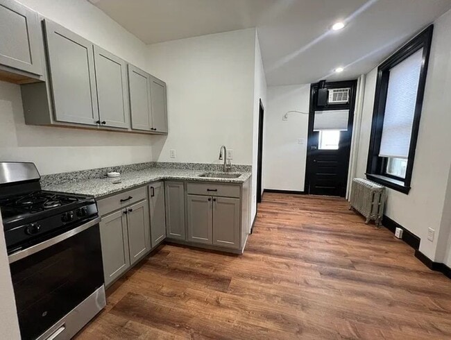 Building Photo - 31 W James St Unit 1f