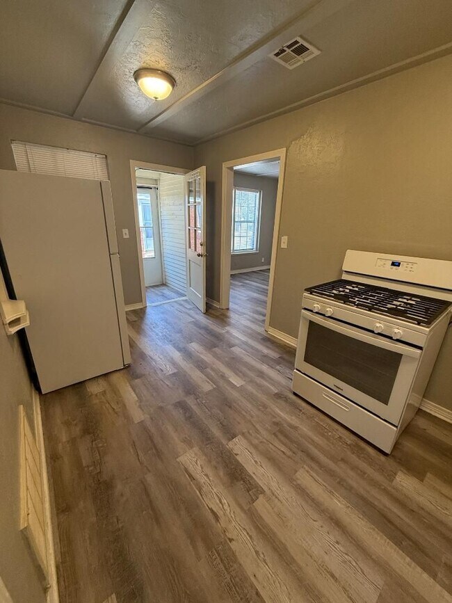 Photo - 1 Bedroom 1 Bathroom Duplex For Lease NOW! Casa