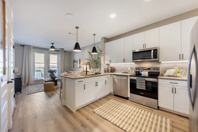 Photo - 2908 E Howard Ln Unit True