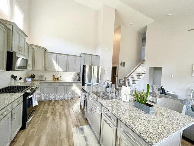 Photo - 501 Robinwood Pl