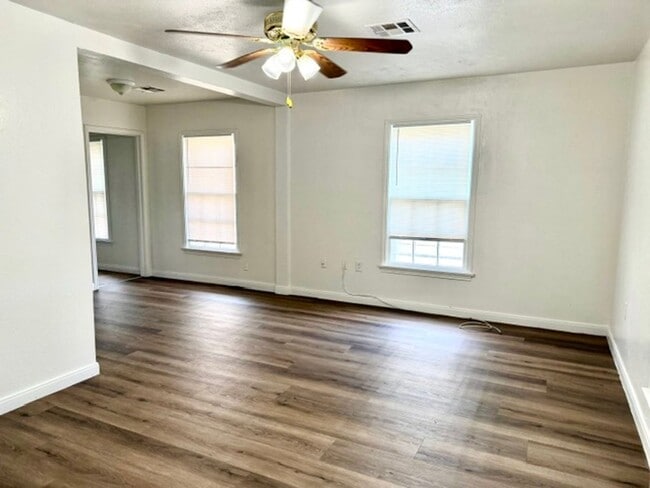 Photo - 2616 Alexander Ave