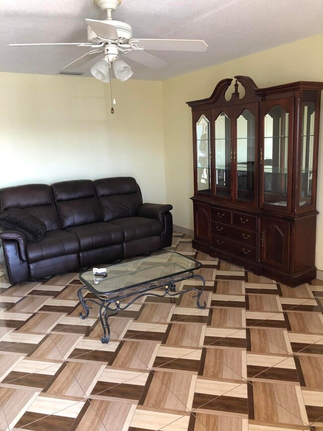 Photo - 23 Coventry A