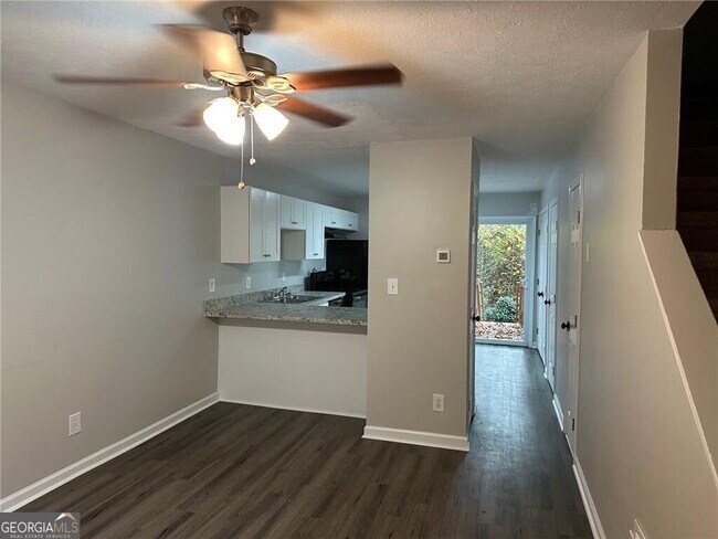 Photo - 5144 Spring St