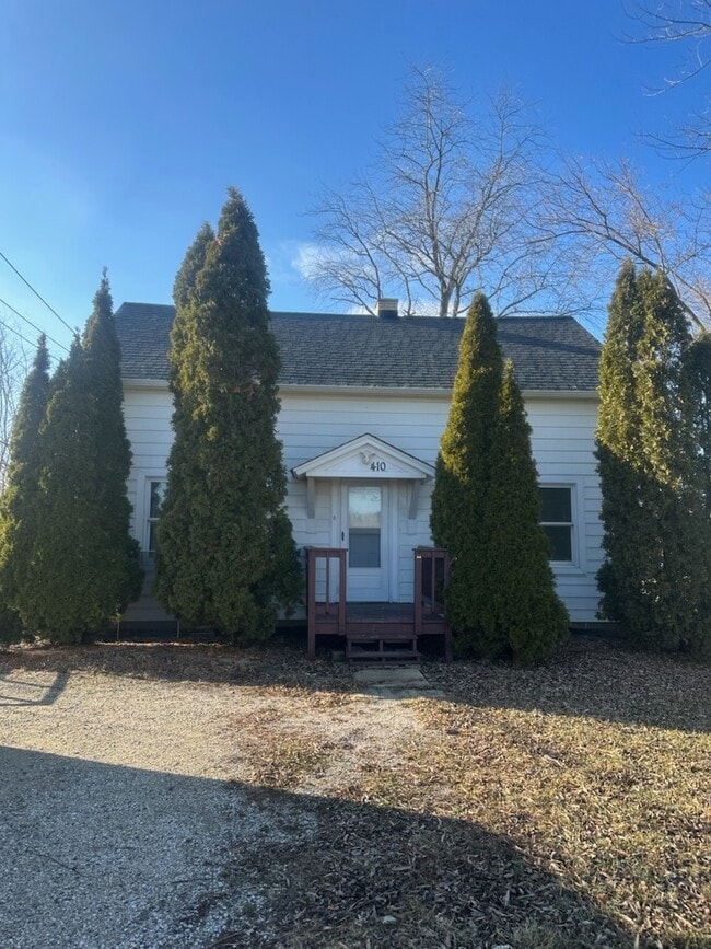 Building Photo - 410 Ivanhoe Rd