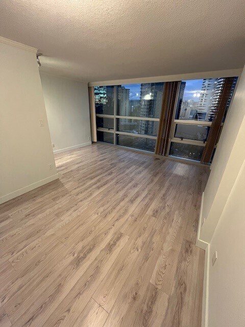 Photo - 1050 Burrard (B-tower)