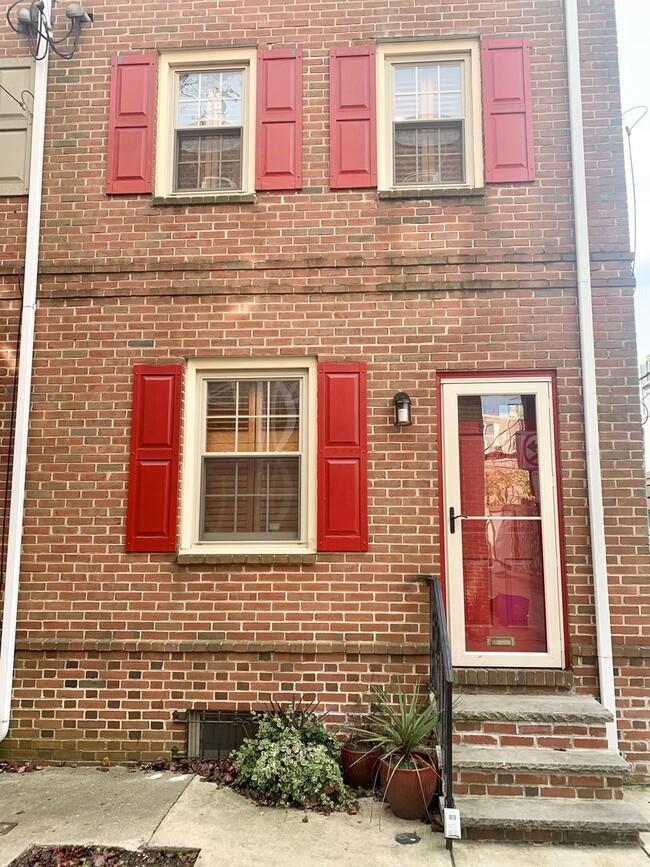 Photo - Amazing 2-Bedroom Townhouse Located in Bella Vista! Available mid-July!