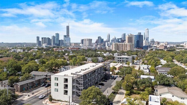 Photo - 1322 E 12th St Unidad 305