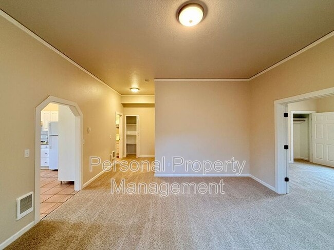 409 W McLoughlin Blvd