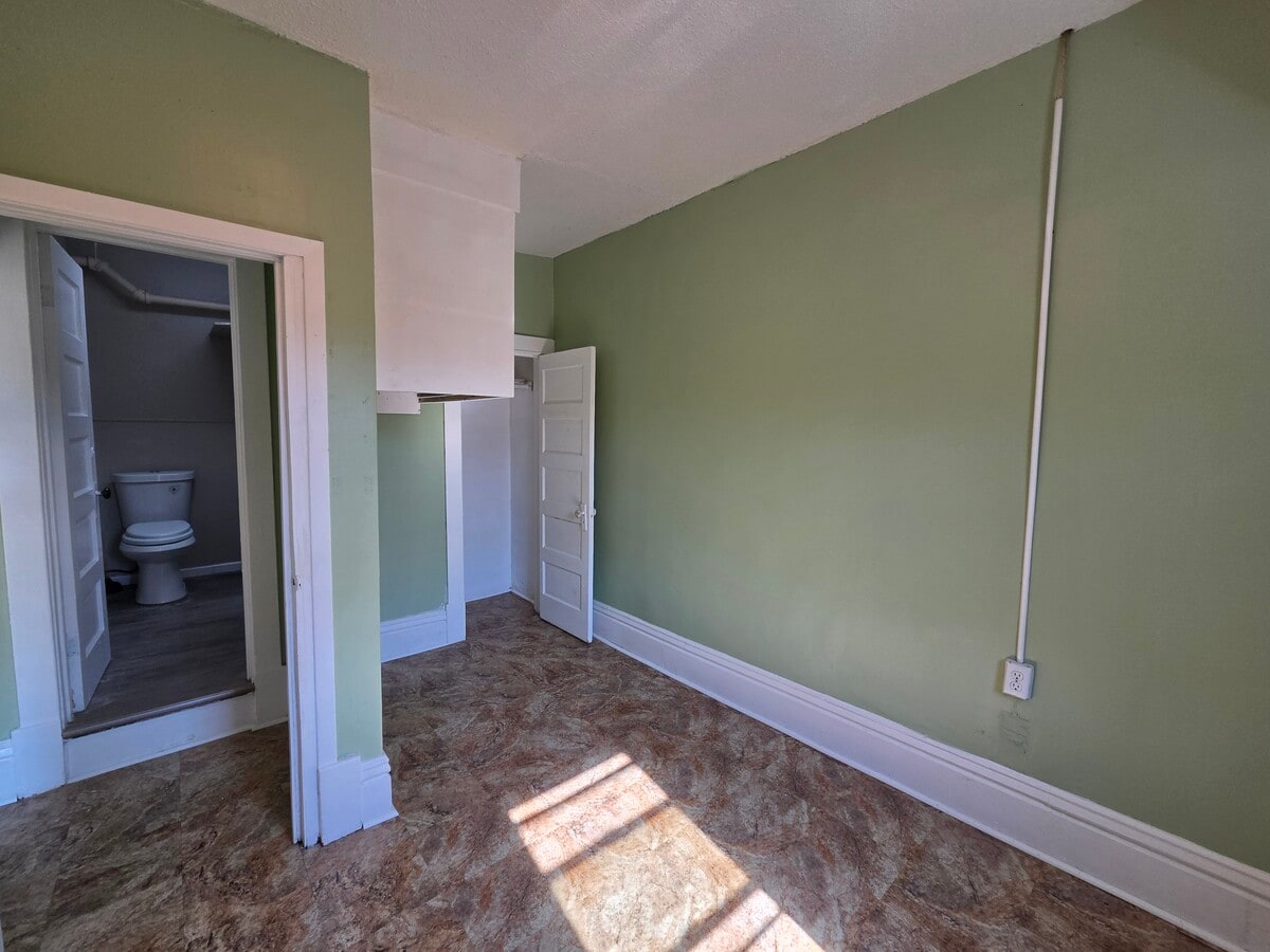 Photo - 126 W William St Unit 2