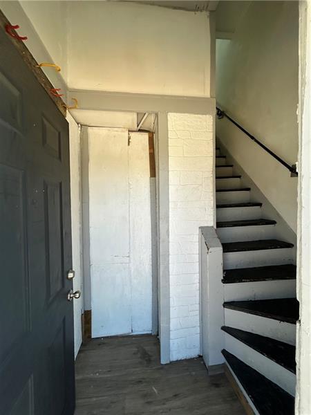 192 W High St