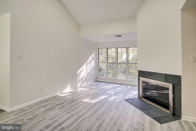 Building Photo - 3803 Green Ridge Ct Unit 302