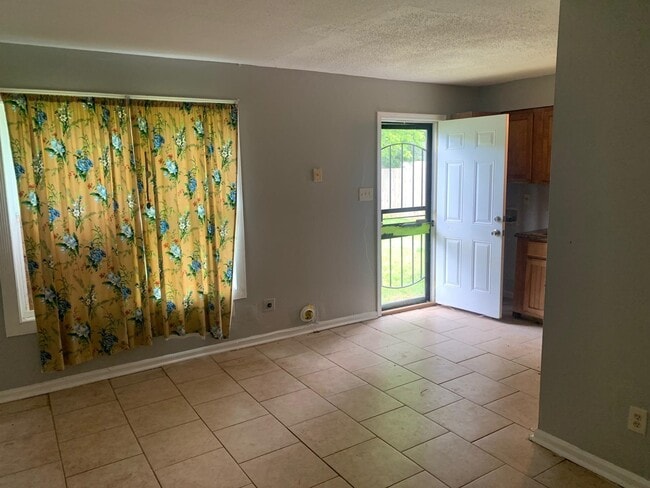 Photo - 1040 Canary Ln