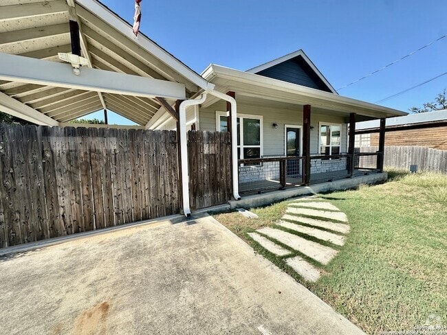 Building Photo - 2029 Blueridge Dr Rental