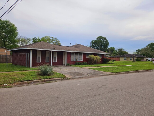 Building Photo - 6903 Kingsway Dr Rental