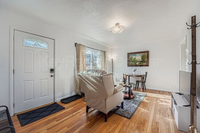 Photo - 2928 Milwaukee St