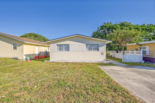 Photo - 2409 Taft St