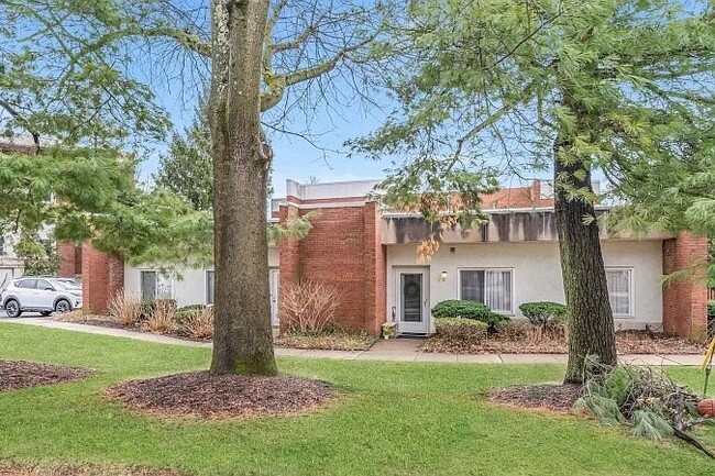 Front private entrance - 103 Park Ave Townhome