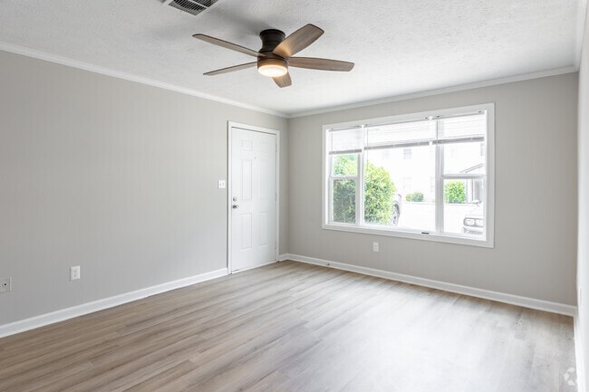 2BR, 2BA - 950SF