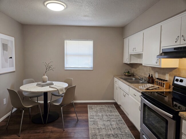 Eat - In Kitchen - 1343 South Patrick Dr