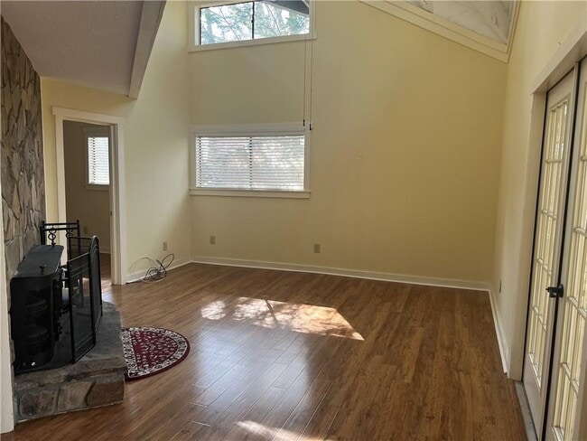 Photo - 3208 Lake Rd Cir