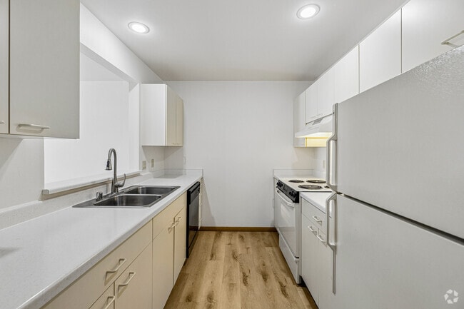 2BR, 1BA - 898SF - Kitchen