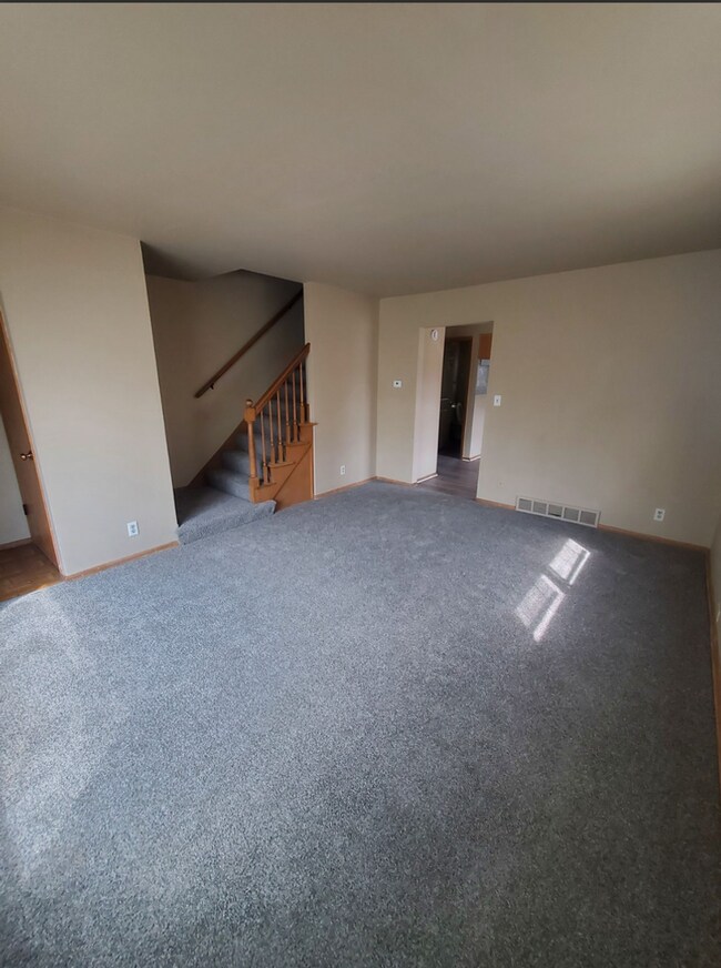 Building Photo - 4808-4810-4810 W Mill Rd Unit 4808 Right Side Rental