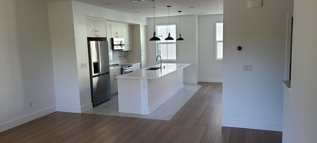Building Photo - 726 Rockview Rd Rental