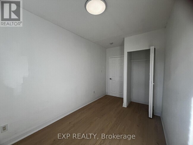 Photo - 804A St Clair Ave W