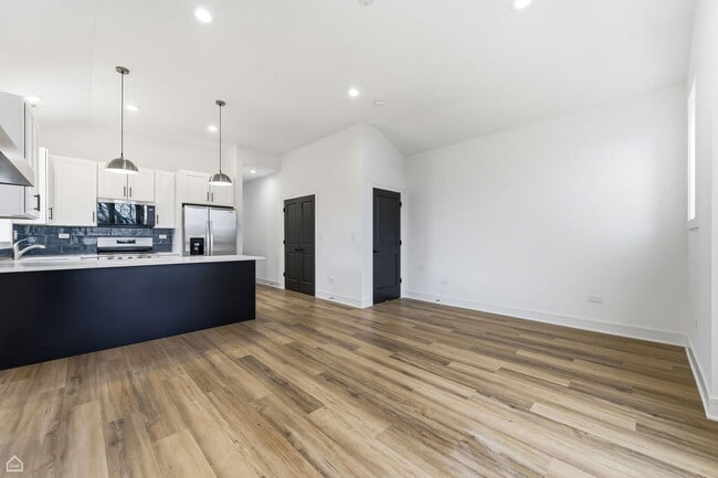 Photo - 861 E 63rd Pl Unit 3