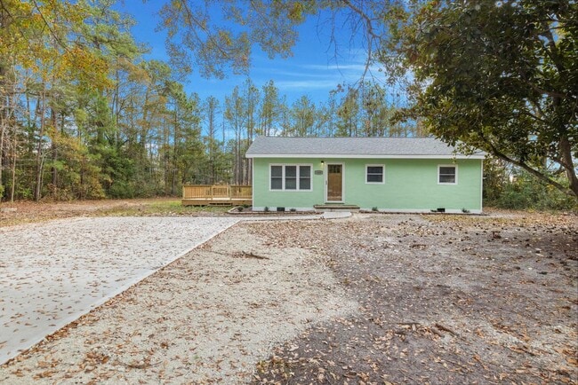 Building Photo - Renovated House on Corner Lot!