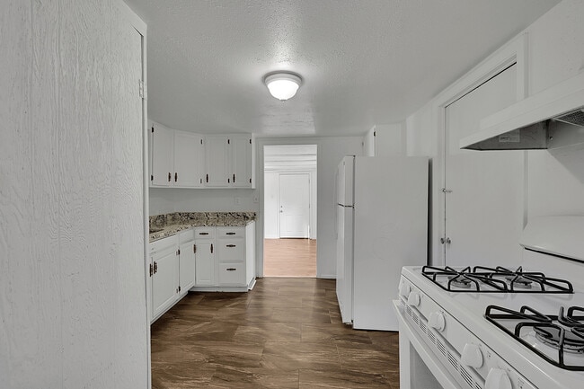 Building Photo - 708 S Roosevelt Ave Rental