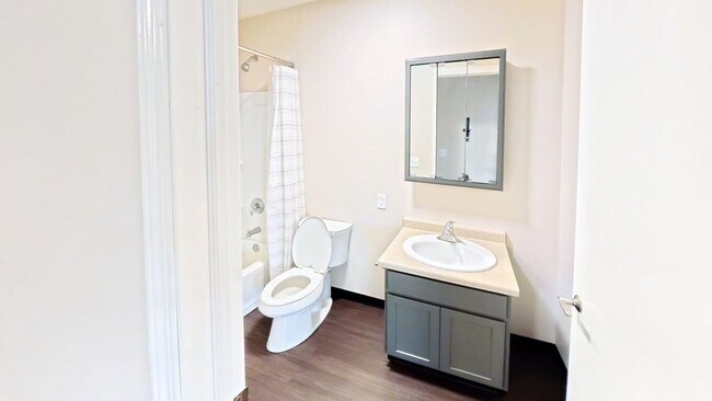 1605 Schmedeman Ave Unit 203