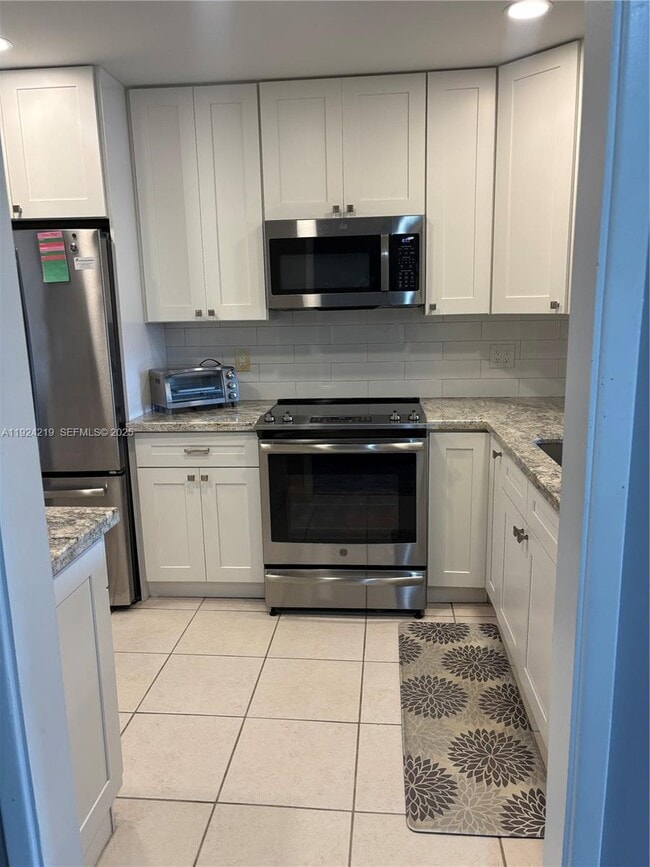 Building Photo - 2900 N Palm Aire Dr Unit 409