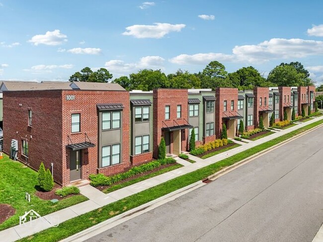 Building Photo - 1001 Lifford Ln