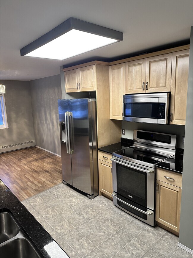 Photo - 10331-106 106 St