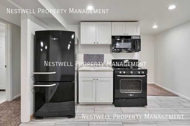 Photo - 1335 E Maplewood Cir Apartment