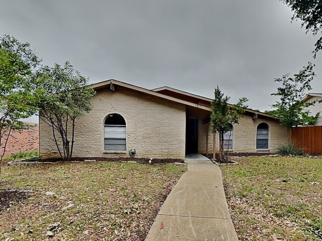 Building Photo - 1517 Camelia Dr